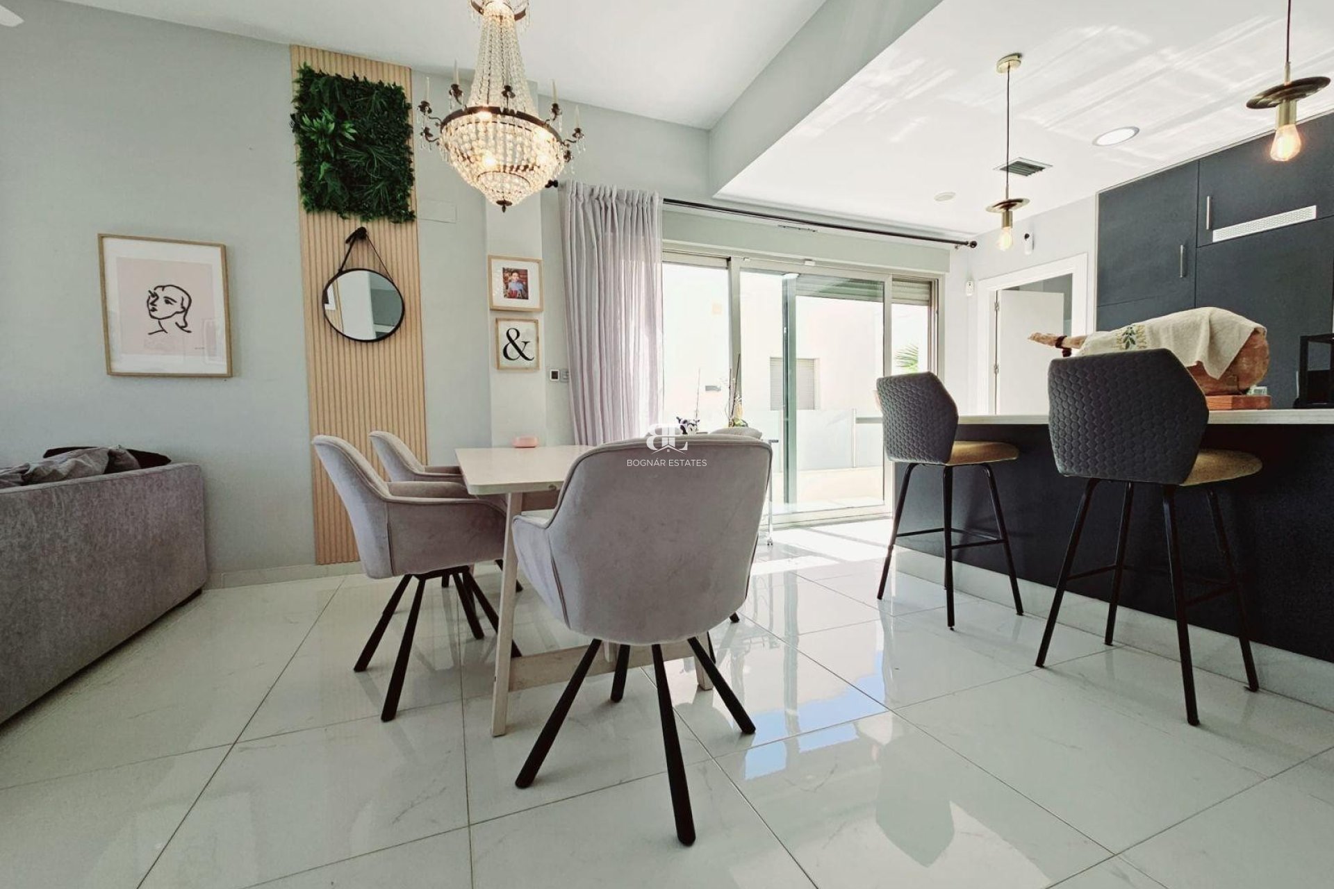 Resale - Villa -
Orihuela Costa - Villamartín