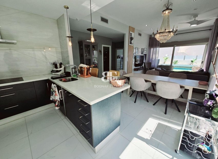 Resale - Villa -
Orihuela Costa - Villamartín