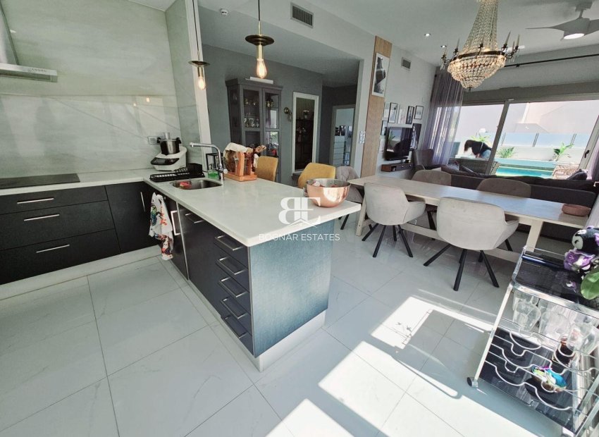 Resale - Villa -
Orihuela Costa - Villamartín