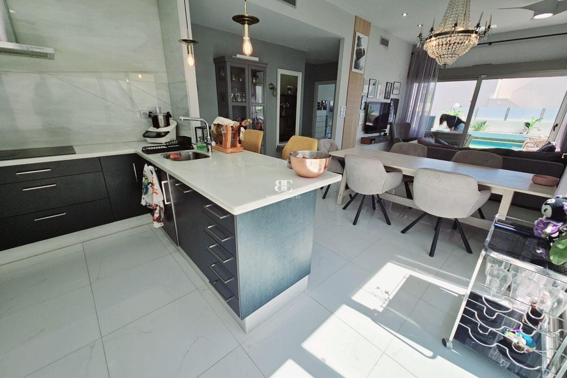 Resale - Villa -
Orihuela Costa - Villamartín