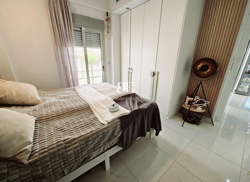 Resale - Villa -
Orihuela Costa - Villamartín