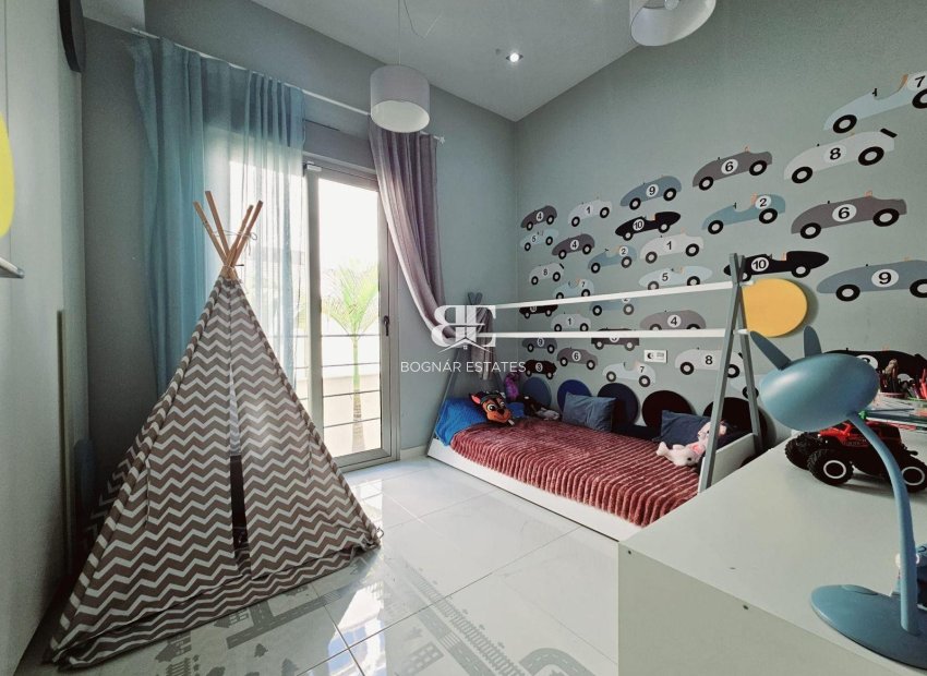 Resale - Villa -
Orihuela Costa - Villamartín