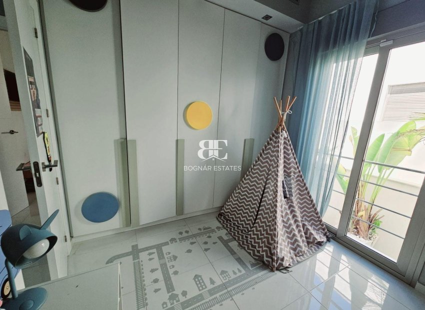 Resale - Villa -
Orihuela Costa - Villamartín