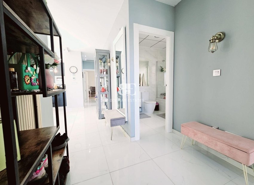 Resale - Villa -
Orihuela Costa - Villamartín