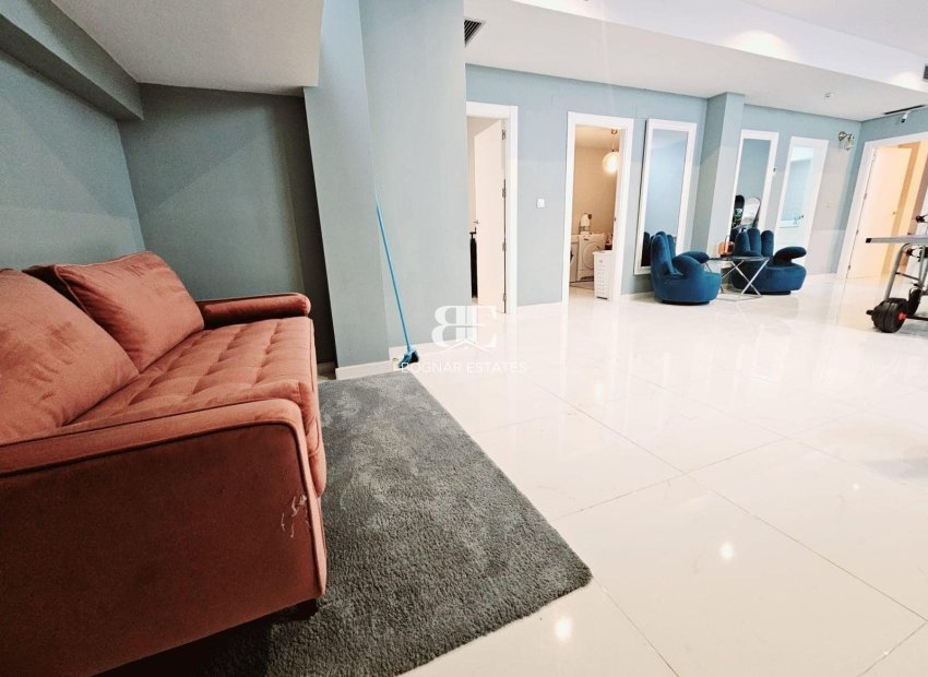 Resale - Villa -
Orihuela Costa - Villamartín