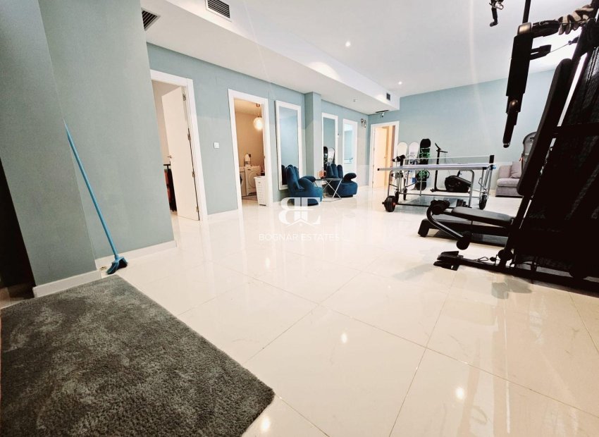 Resale - Villa -
Orihuela Costa - Villamartín