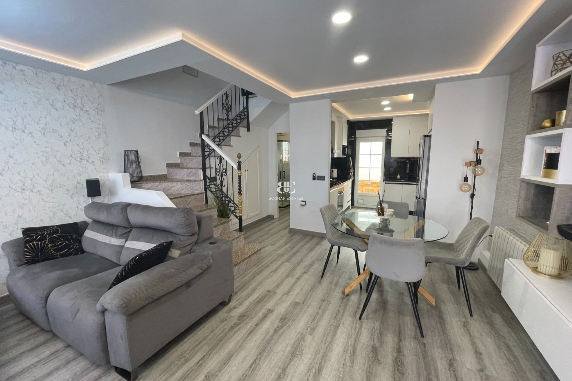 Resale - Villa -
Orihuela Costa - Villamartín