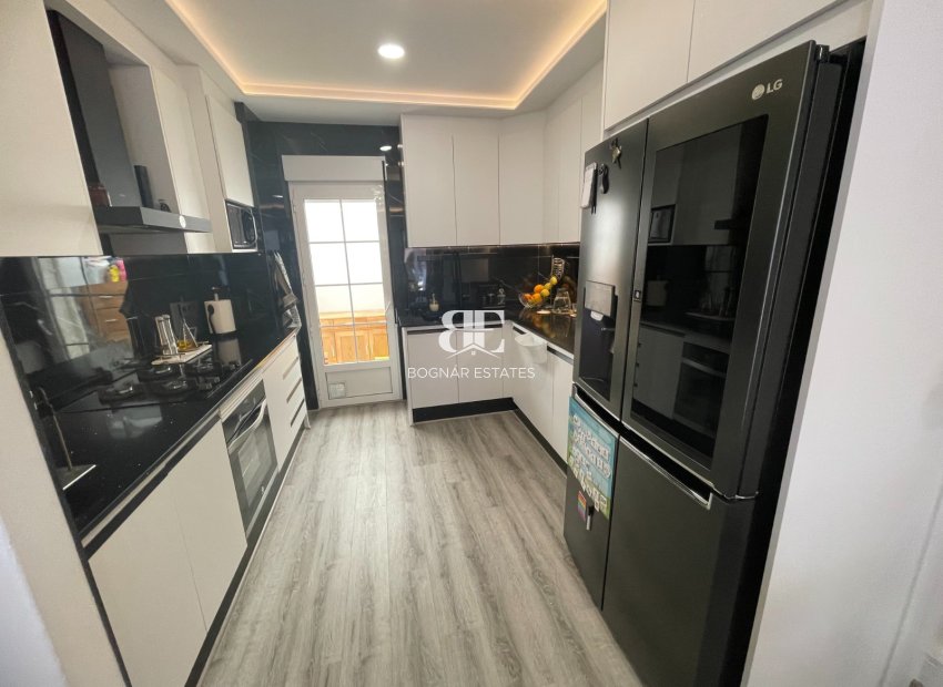 Resale - Villa -
Orihuela Costa - Villamartín