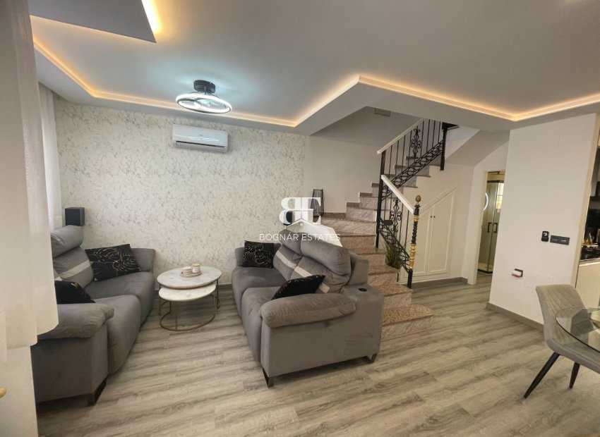 Resale - Villa -
Orihuela Costa - Villamartín
