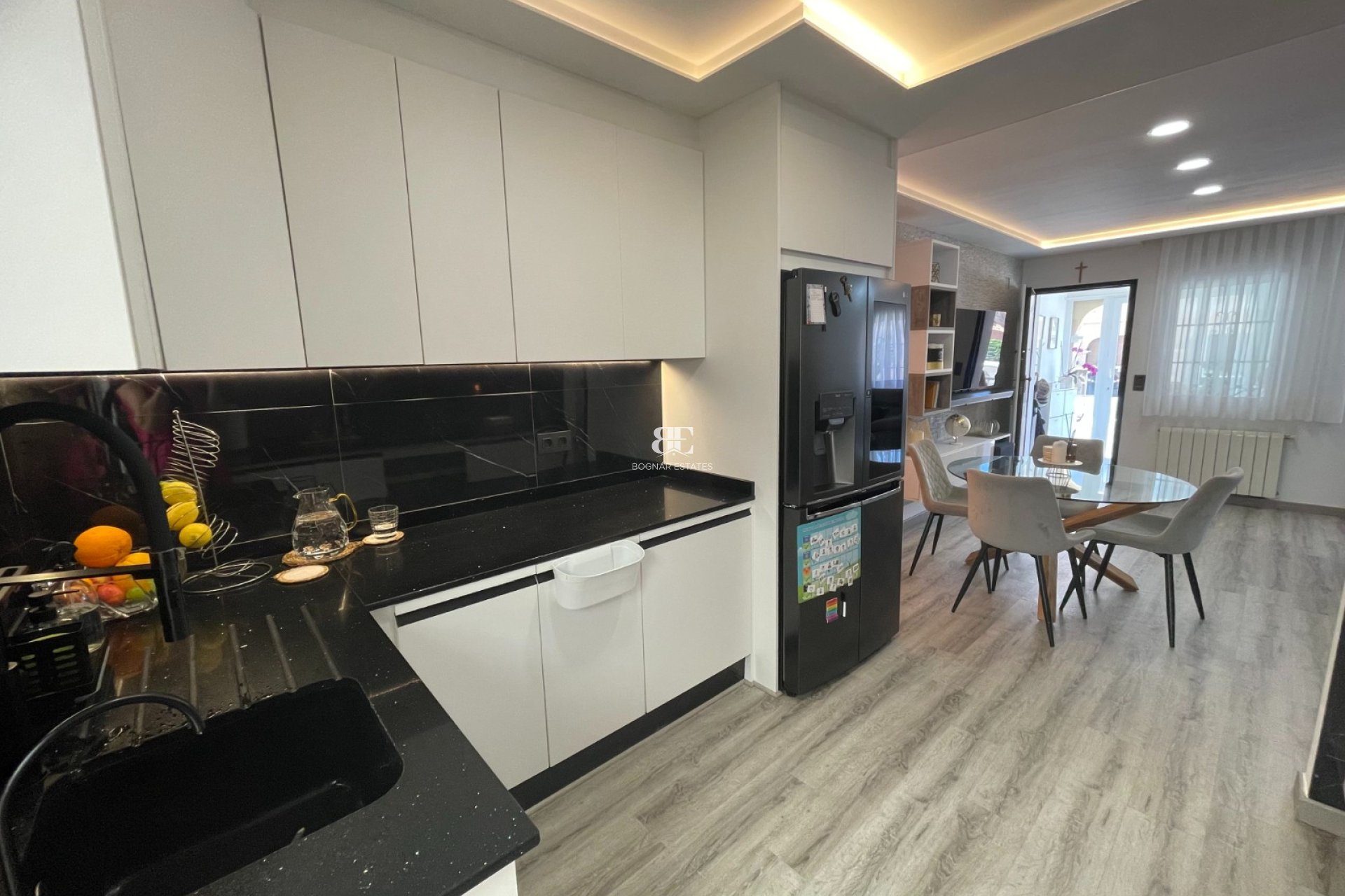 Resale - Villa -
Orihuela Costa - Villamartín