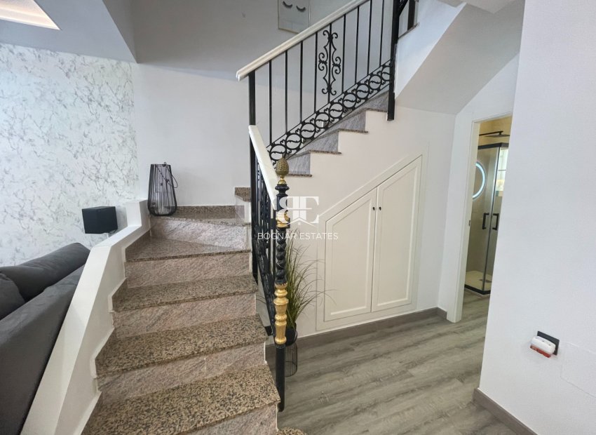 Resale - Villa -
Orihuela Costa - Villamartín