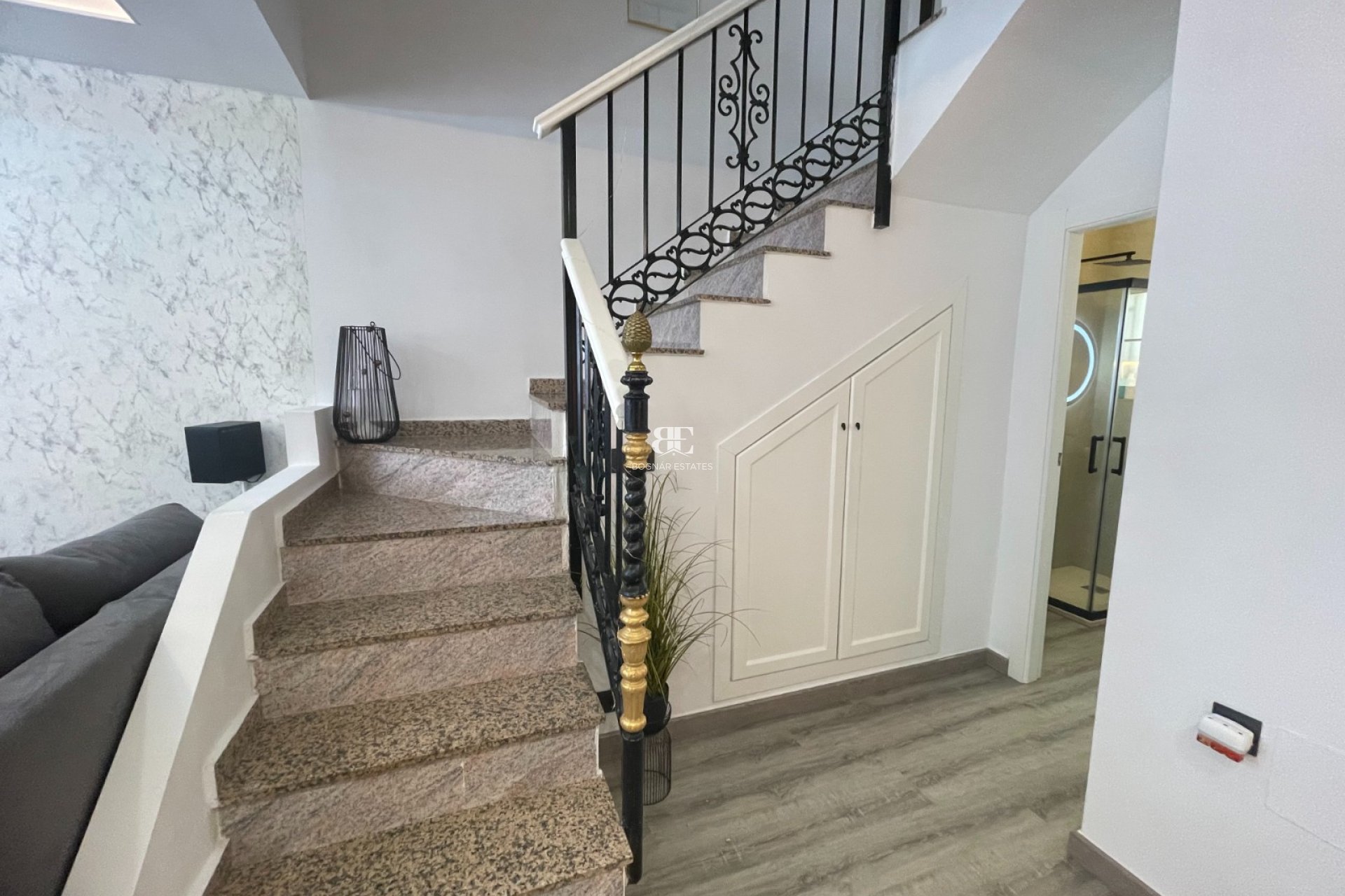 Resale - Villa -
Orihuela Costa - Villamartín