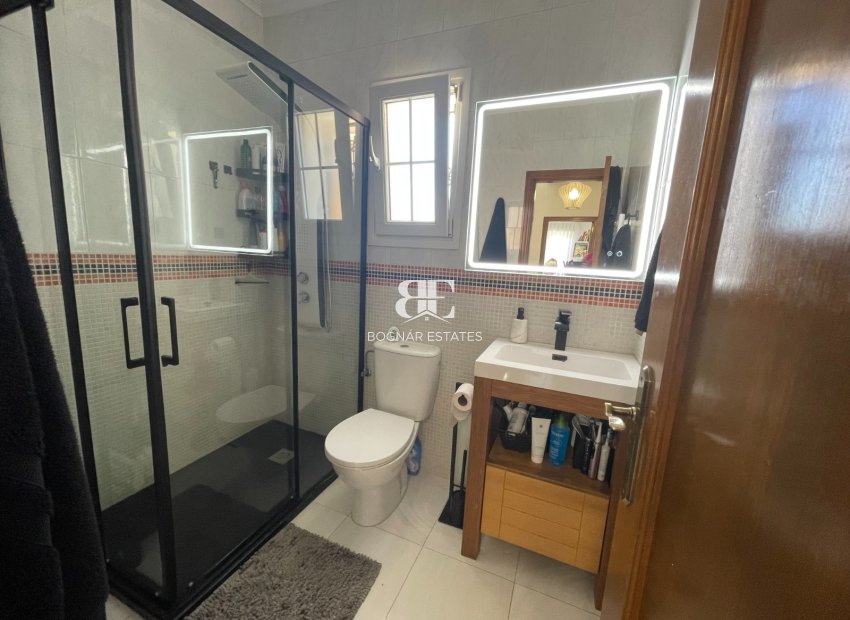 Resale - Villa -
Orihuela Costa - Villamartín