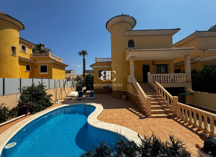Resale - Villa -
Orihuela Costa - Villamartín