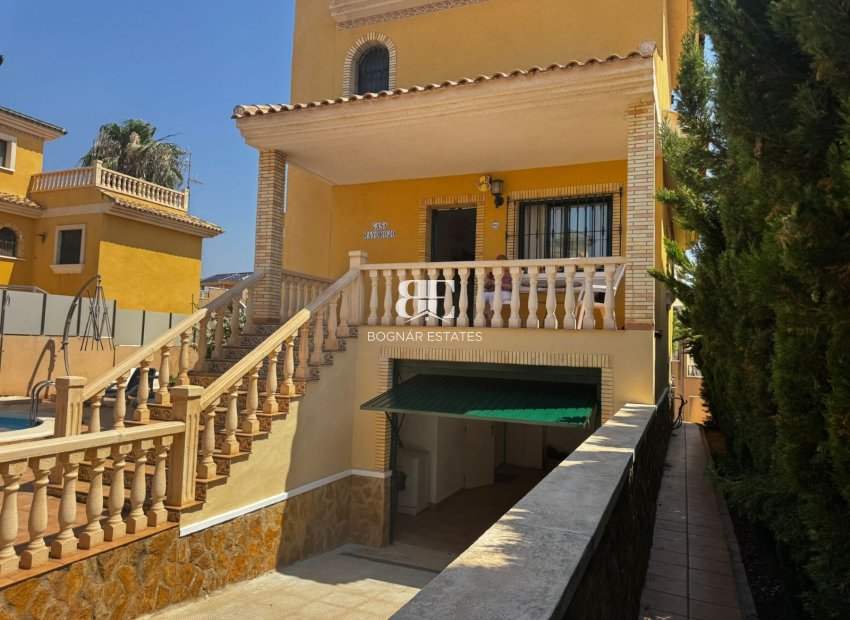Resale - Villa -
Orihuela Costa - Villamartín