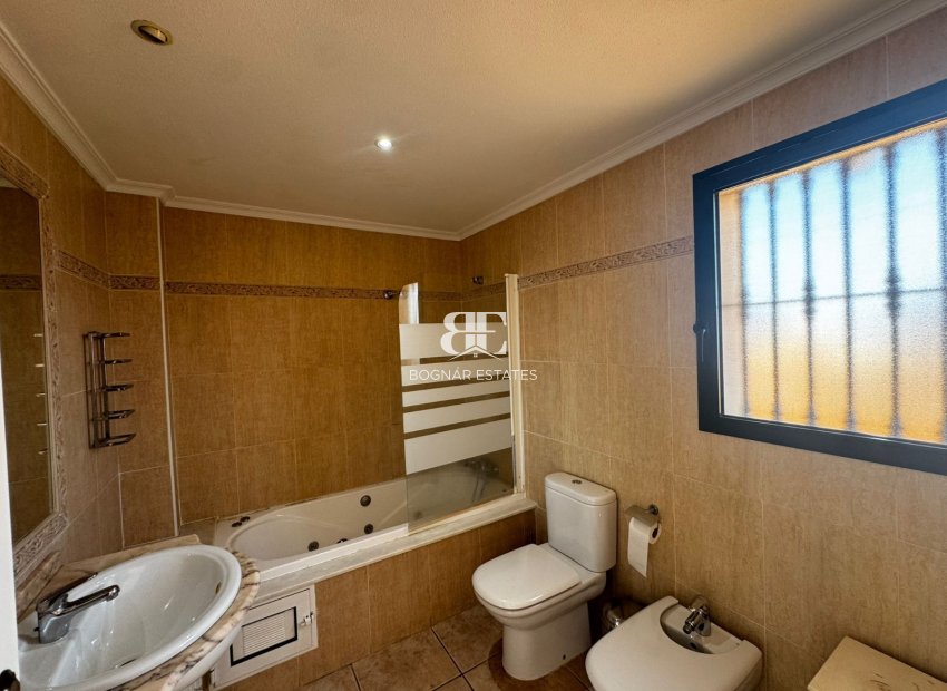 Resale - Villa -
Orihuela Costa - Villamartín
