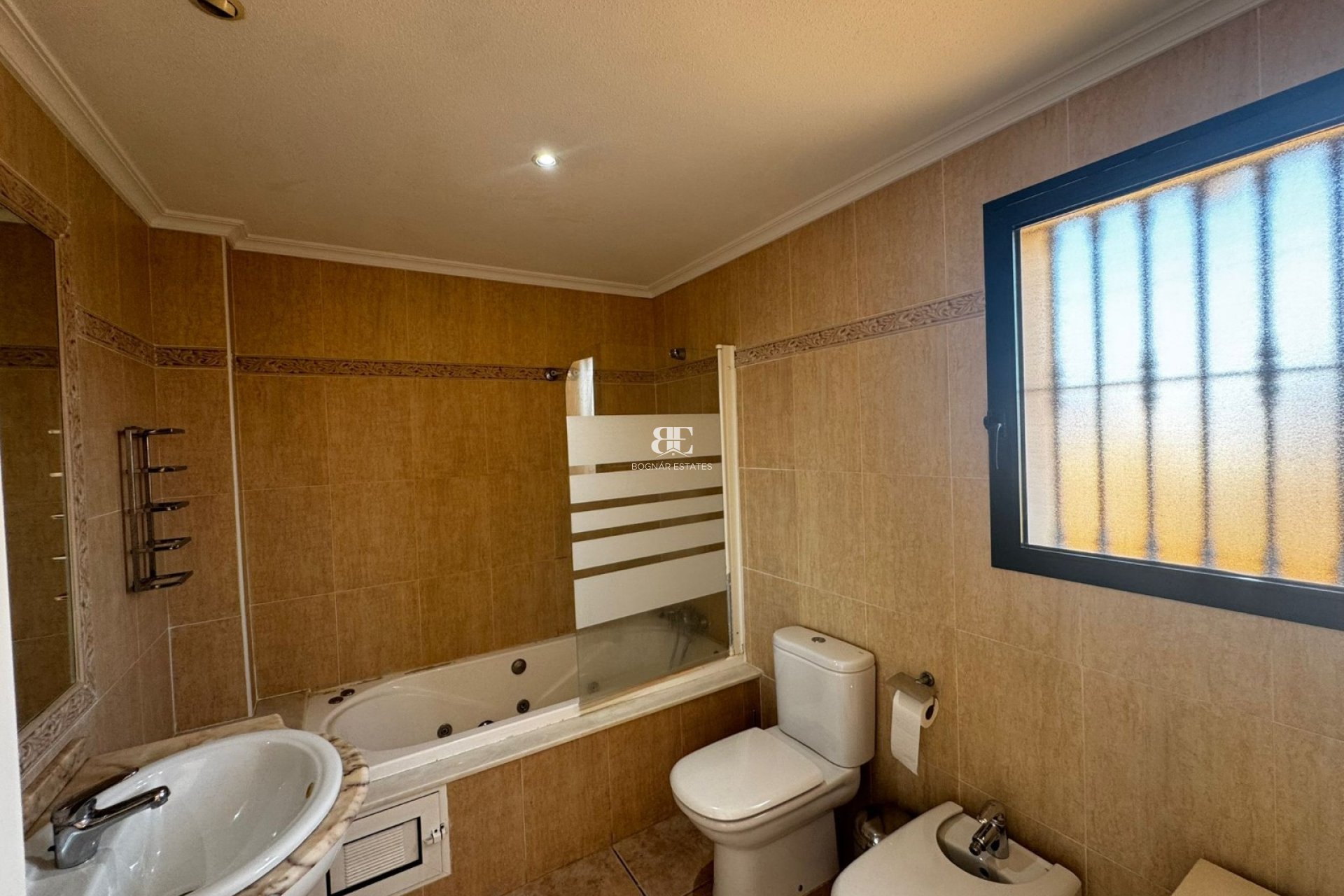Resale - Villa -
Orihuela Costa - Villamartín