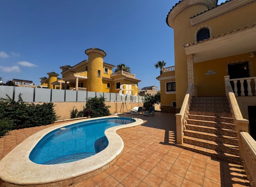Resale - Villa -
Orihuela Costa - Villamartín