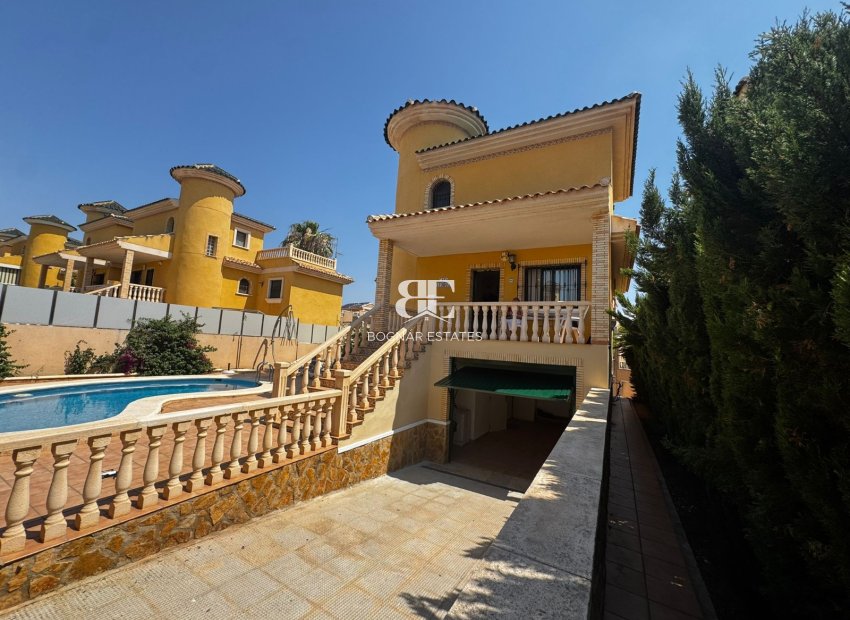 Resale - Villa -
Orihuela Costa - Villamartín