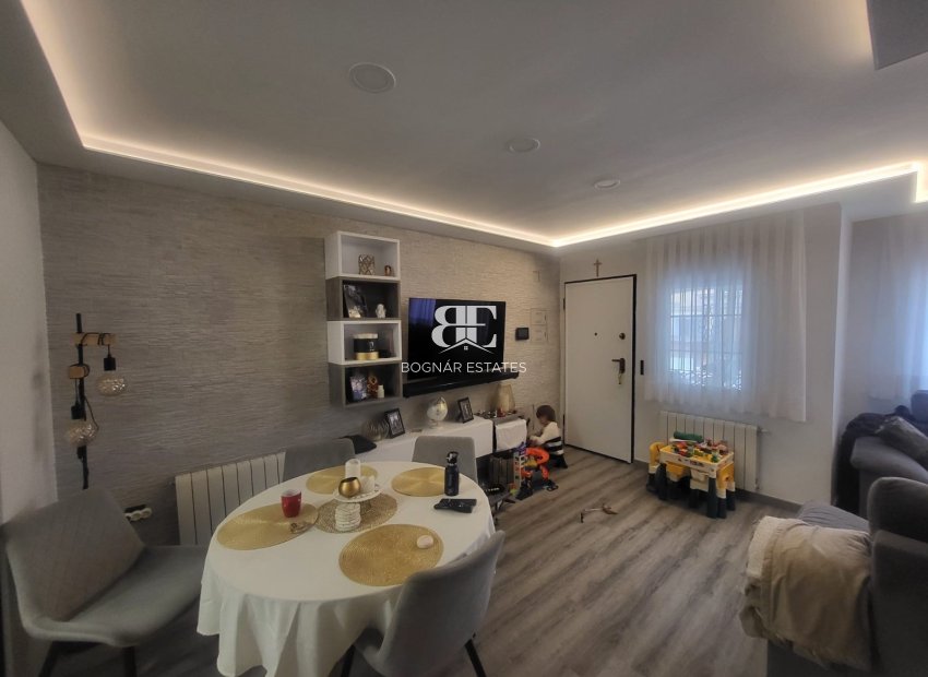 Resale - Villa -
Orihuela Costa - Villamartín