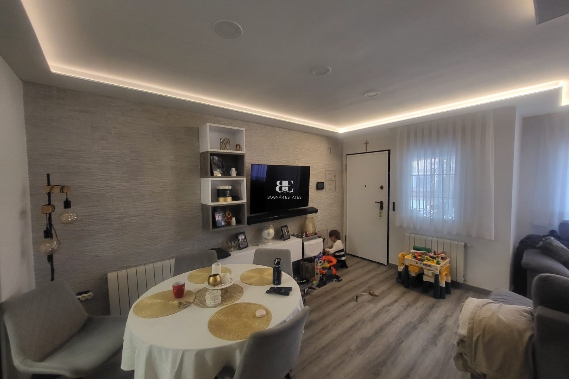 Resale - Villa -
Orihuela Costa - Villamartín