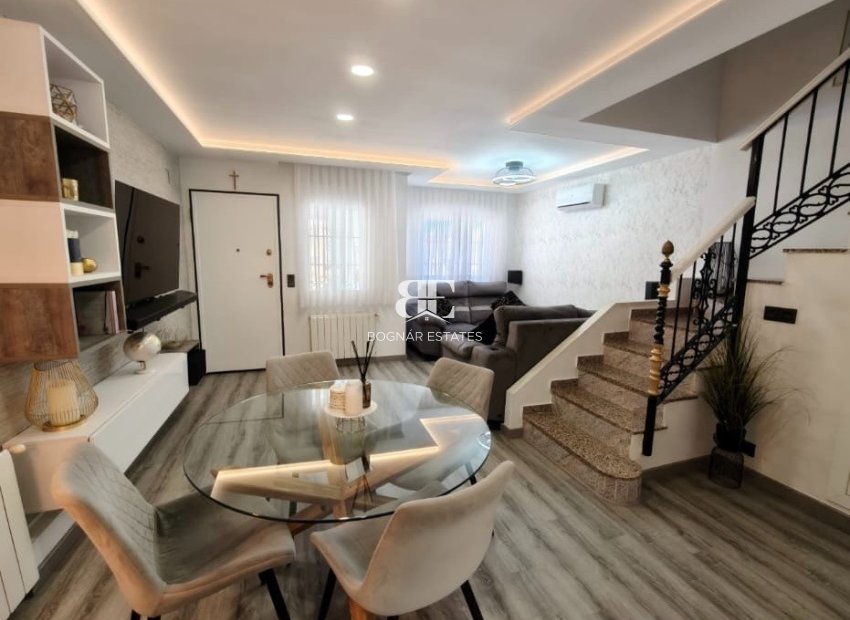 Resale - Villa -
Orihuela Costa - Villamartín