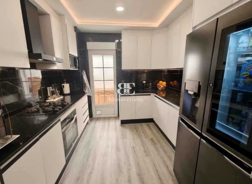Resale - Villa -
Orihuela Costa - Villamartín