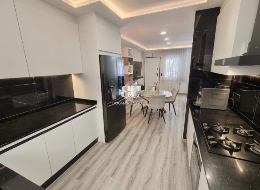 Resale - Villa -
Orihuela Costa - Villamartín