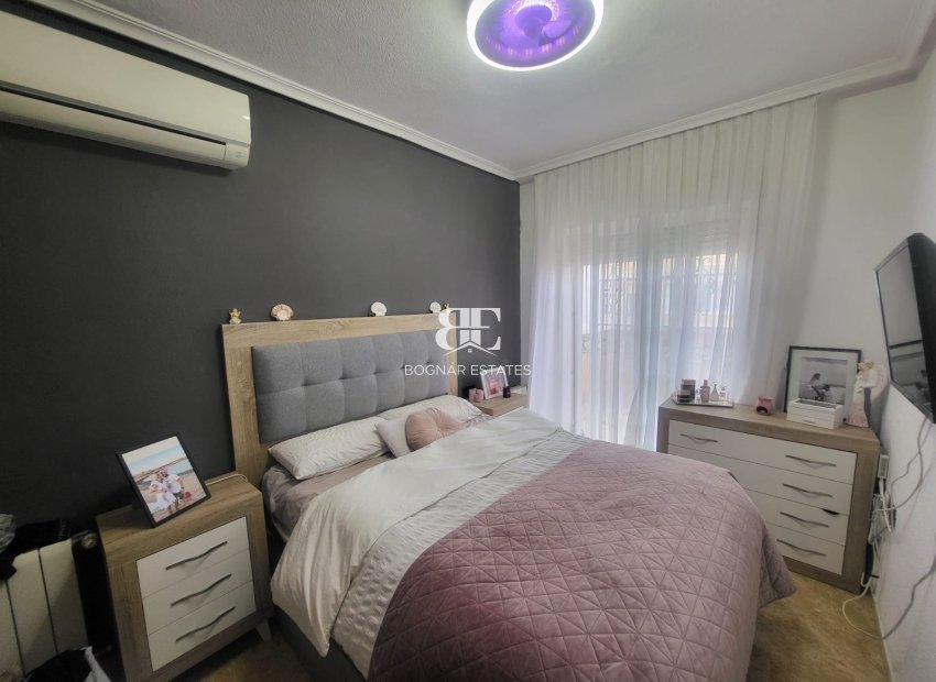 Resale - Villa -
Orihuela Costa - Villamartín