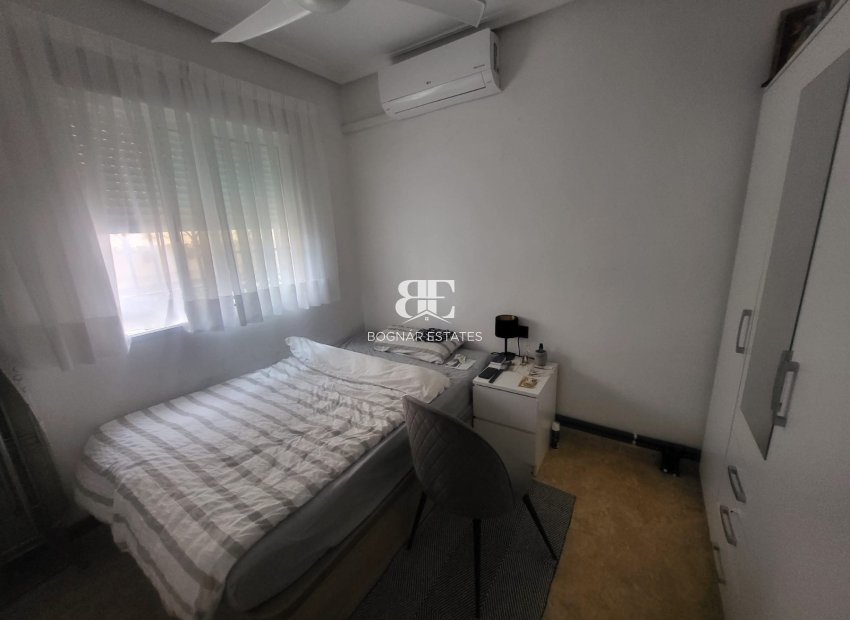 Resale - Villa -
Orihuela Costa - Villamartín