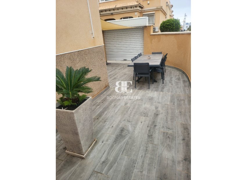 Resale - Villa -
Orihuela Costa - Villamartín