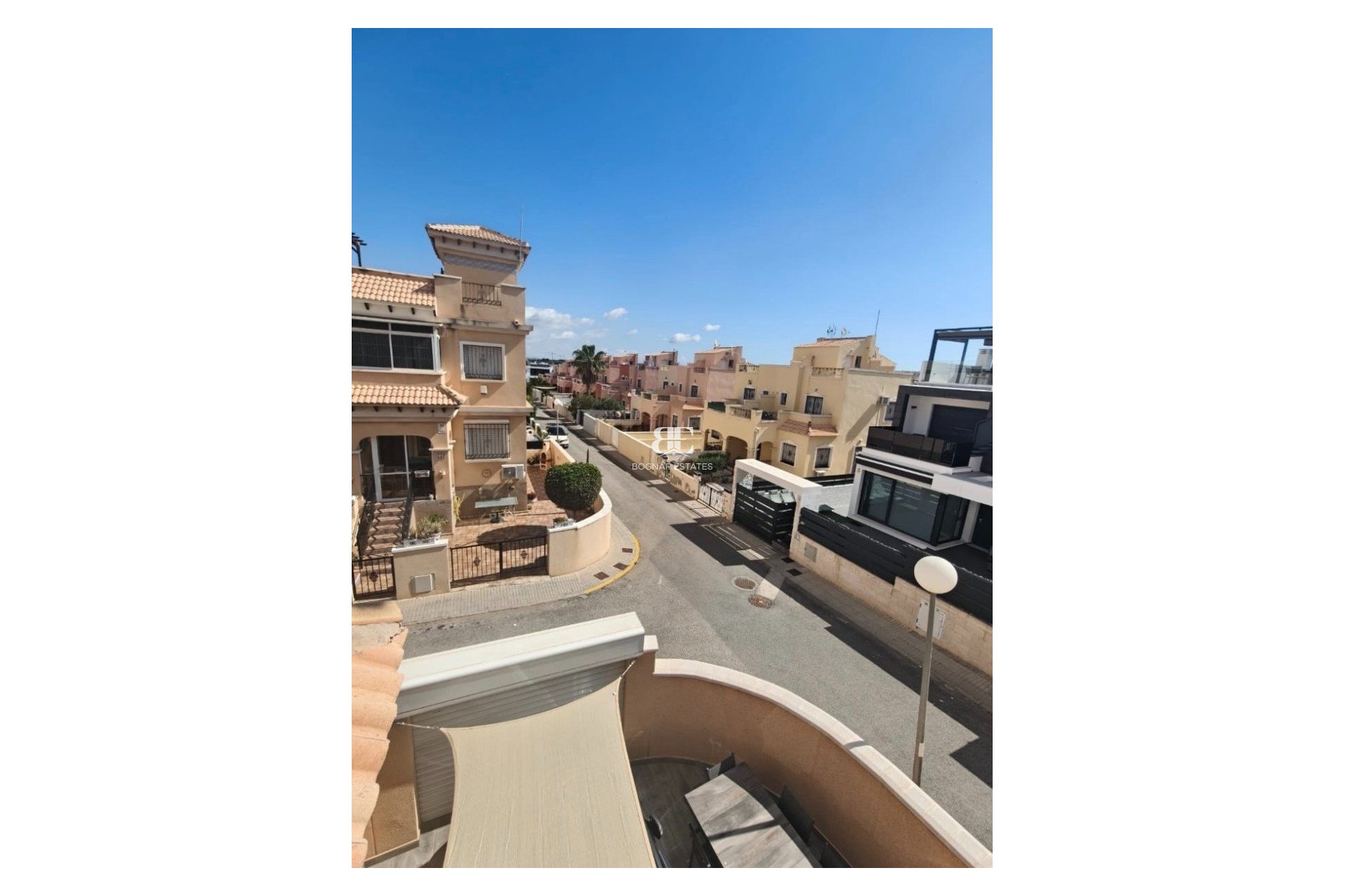 Resale - Villa -
Orihuela Costa - Villamartín