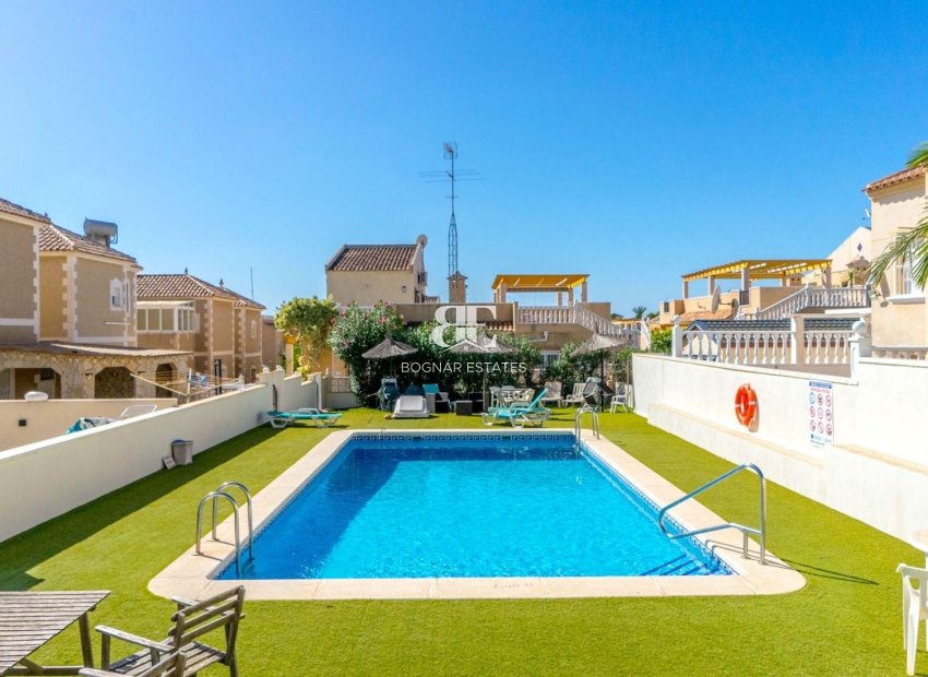 Resale - Villa -
Orihuela Costa - Villamartín