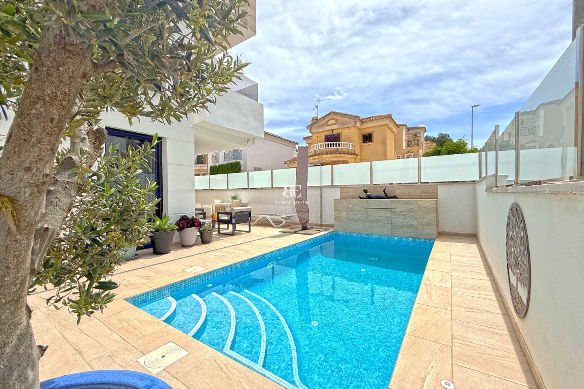 Resale - Villa -
Orihuela Costa - Villamartín