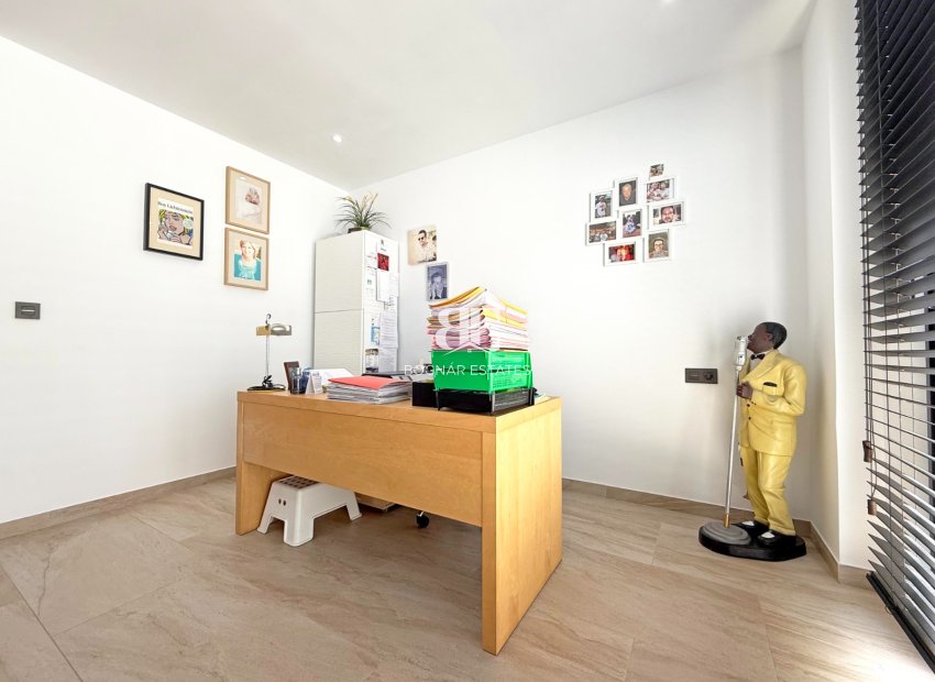 Resale - Villa -
Orihuela Costa - Villamartín