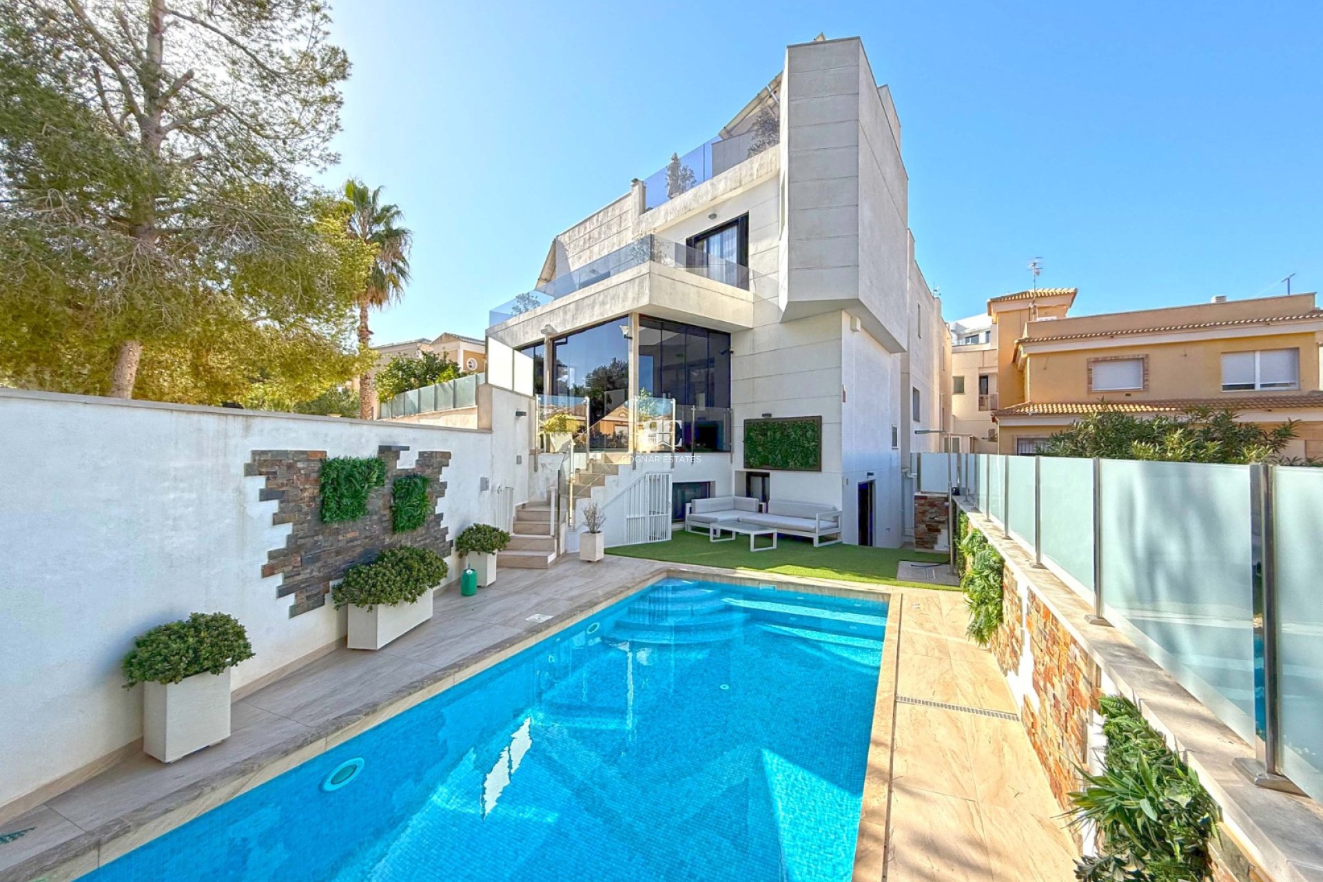 Resale - Villa -
Orihuela Costa - Villamartín