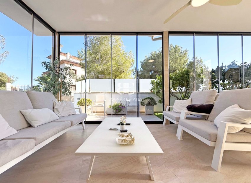Resale - Villa -
Orihuela Costa - Villamartín