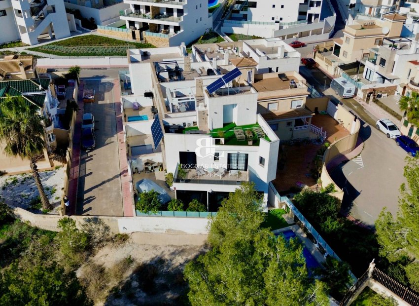 Resale - Villa -
Orihuela Costa - Villamartín