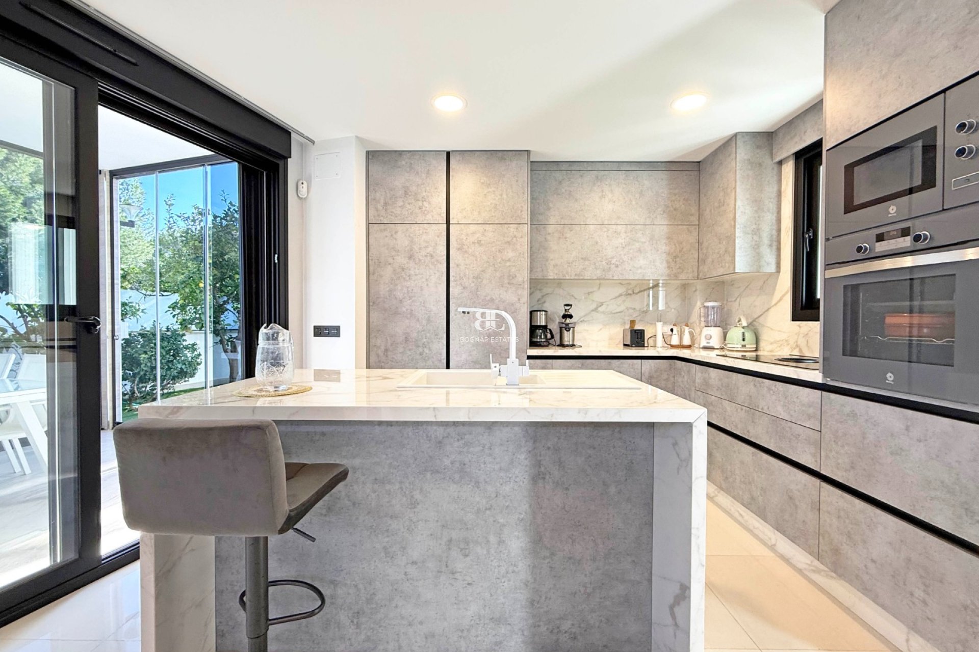 Resale - Villa -
Orihuela Costa - Villamartín