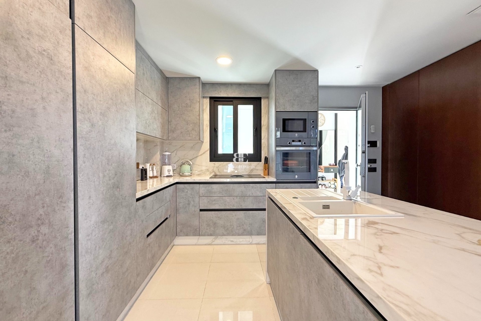 Resale - Villa -
Orihuela Costa - Villamartín