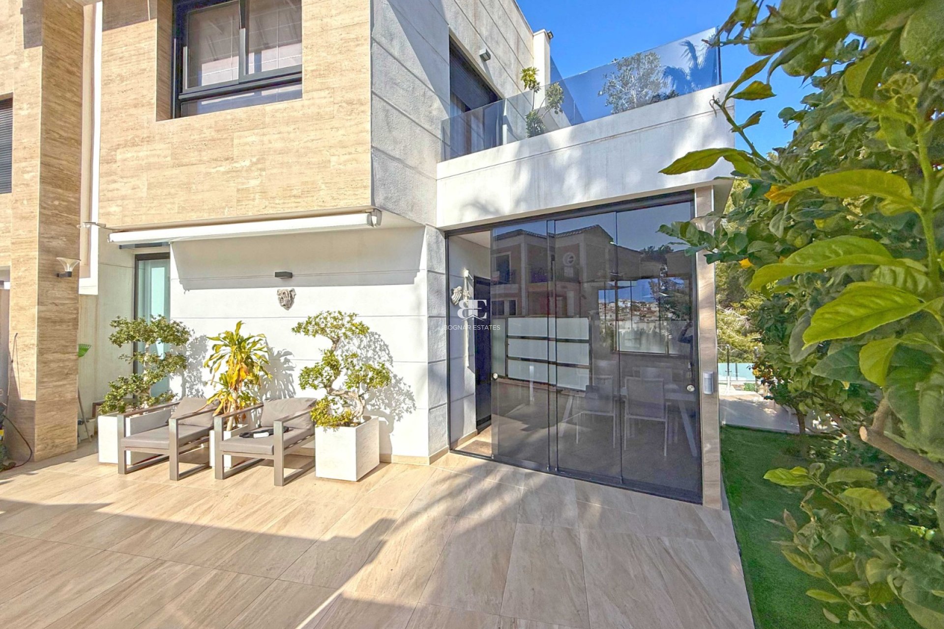Resale - Villa -
Orihuela Costa - Villamartín