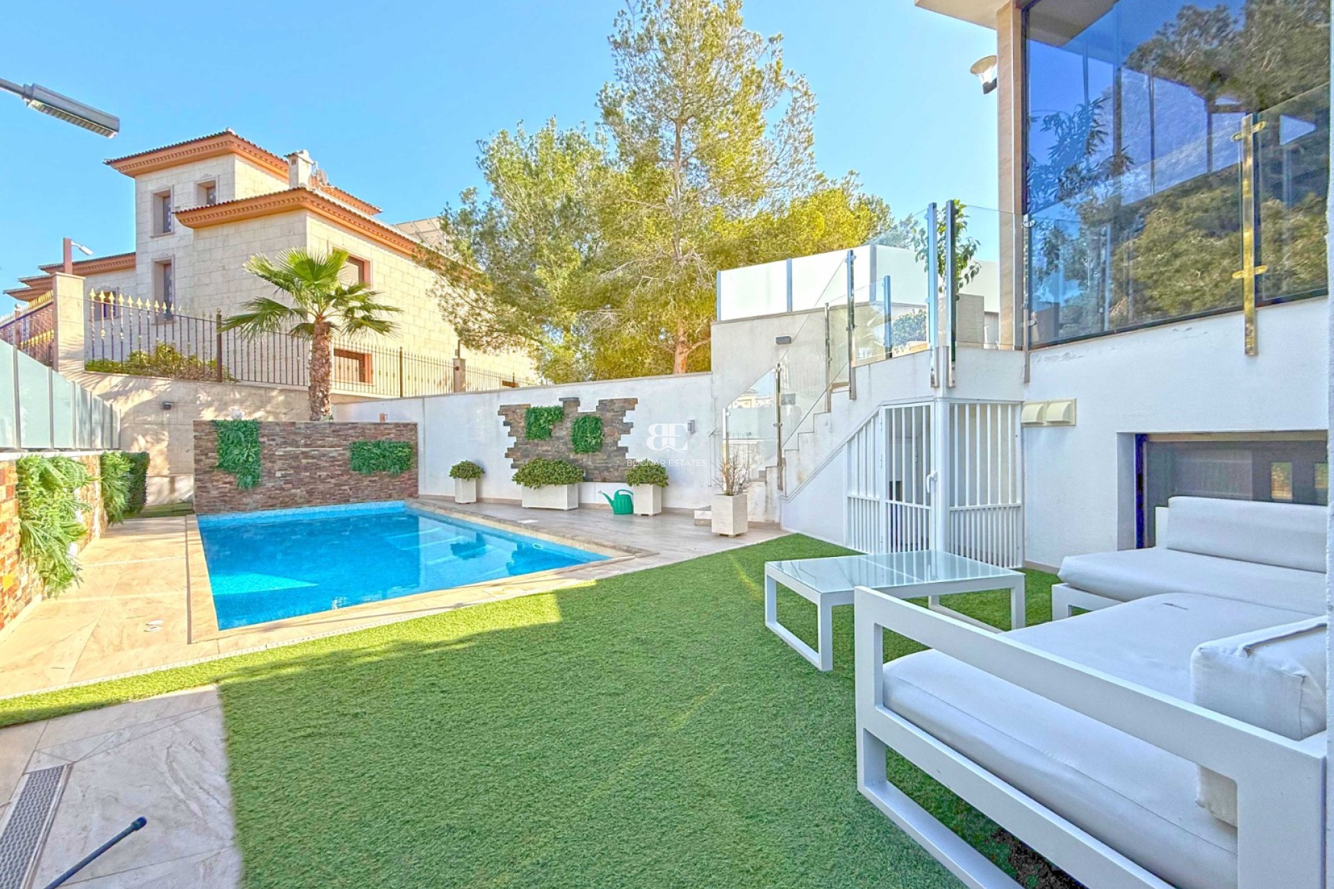 Resale - Villa -
Orihuela Costa - Villamartín