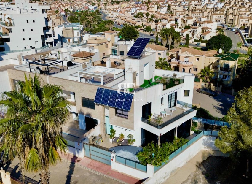 Resale - Villa -
Orihuela Costa - Villamartín