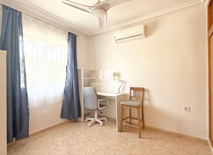 Resale - Villa -
Orihuela Costa - Villamartín