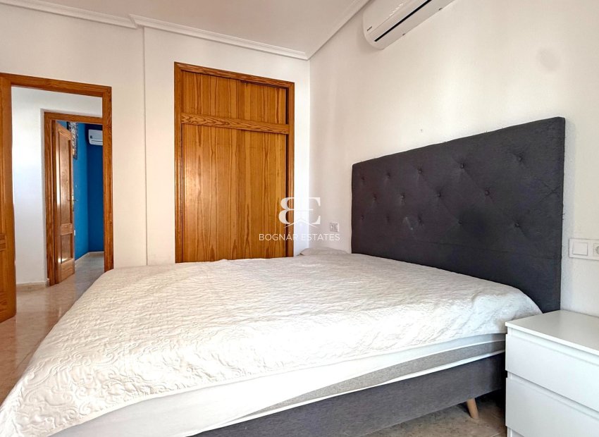 Resale - Villa -
Orihuela Costa - Villamartín