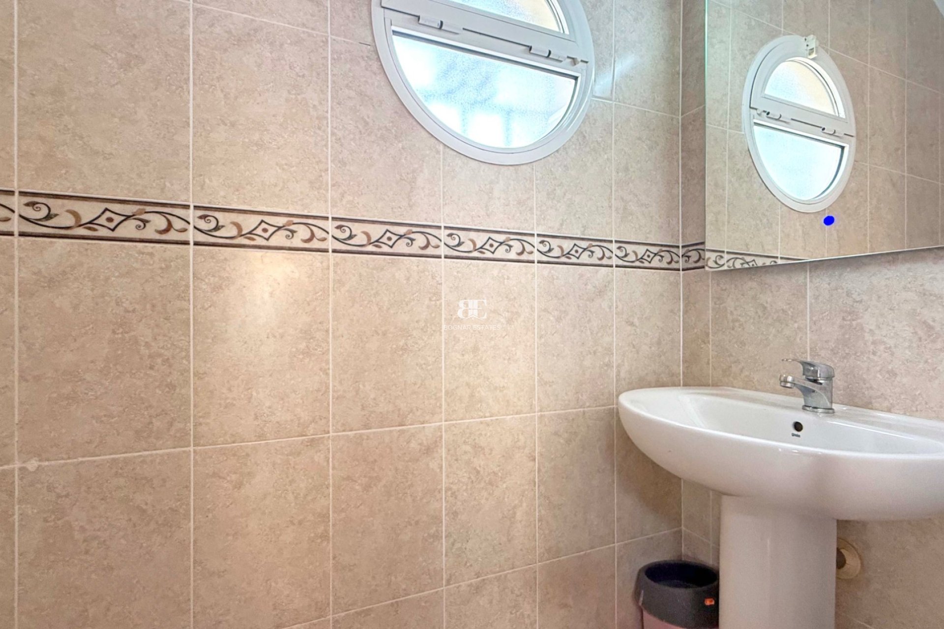 Resale - Villa -
Orihuela Costa - Villamartín