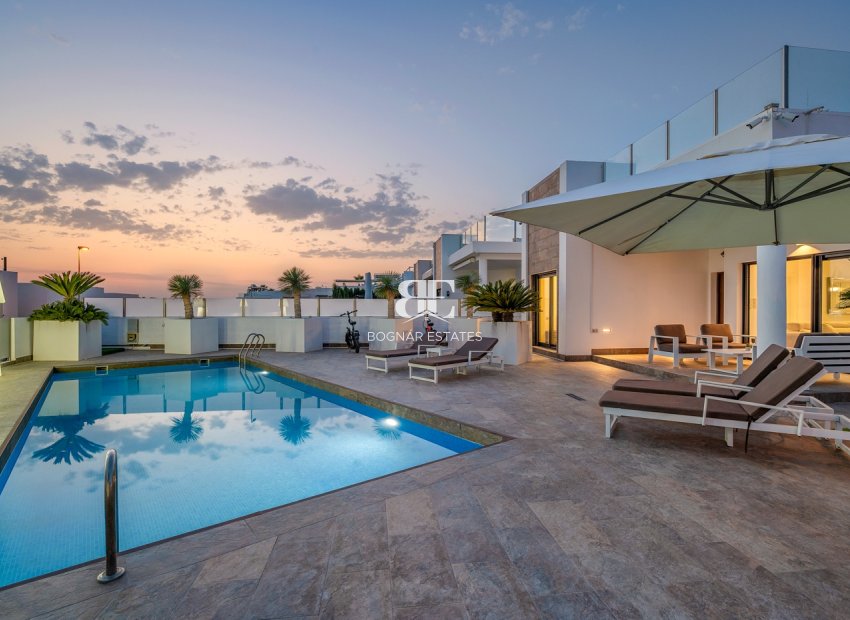 Resale - Villa -
Orihuela Costa - Villamartín