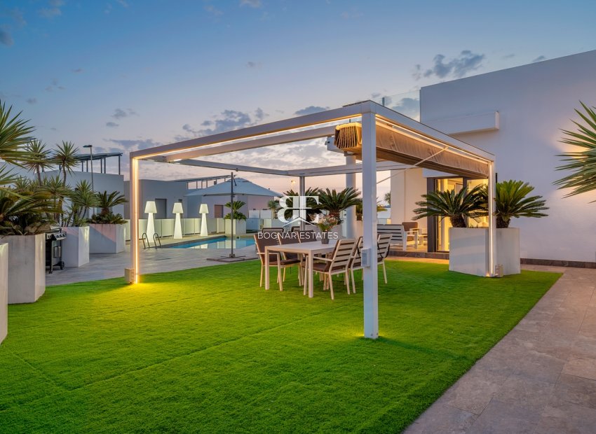 Resale - Villa -
Orihuela Costa - Villamartín