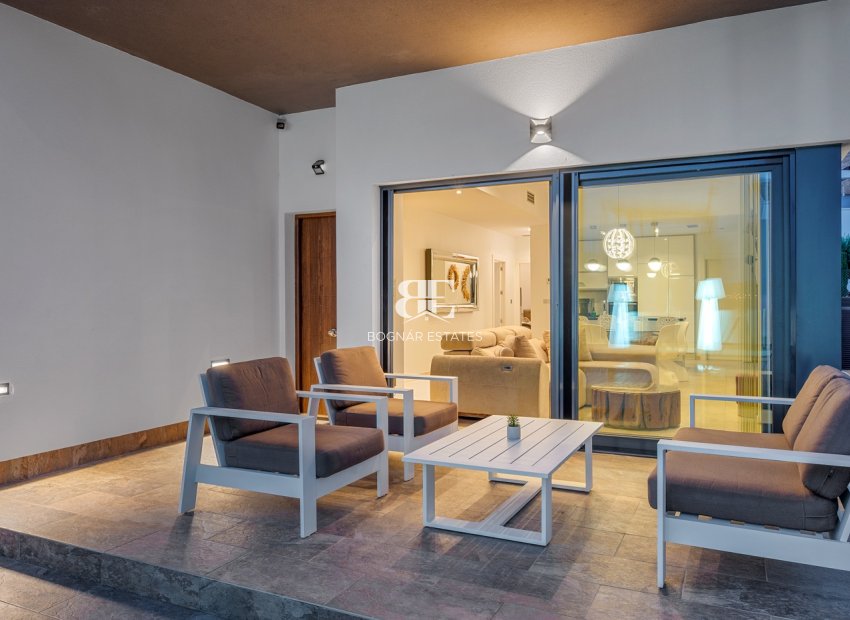 Resale - Villa -
Orihuela Costa - Villamartín
