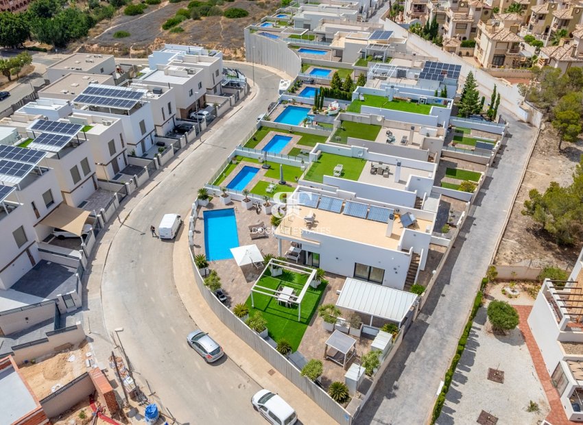 Resale - Villa -
Orihuela Costa - Villamartín